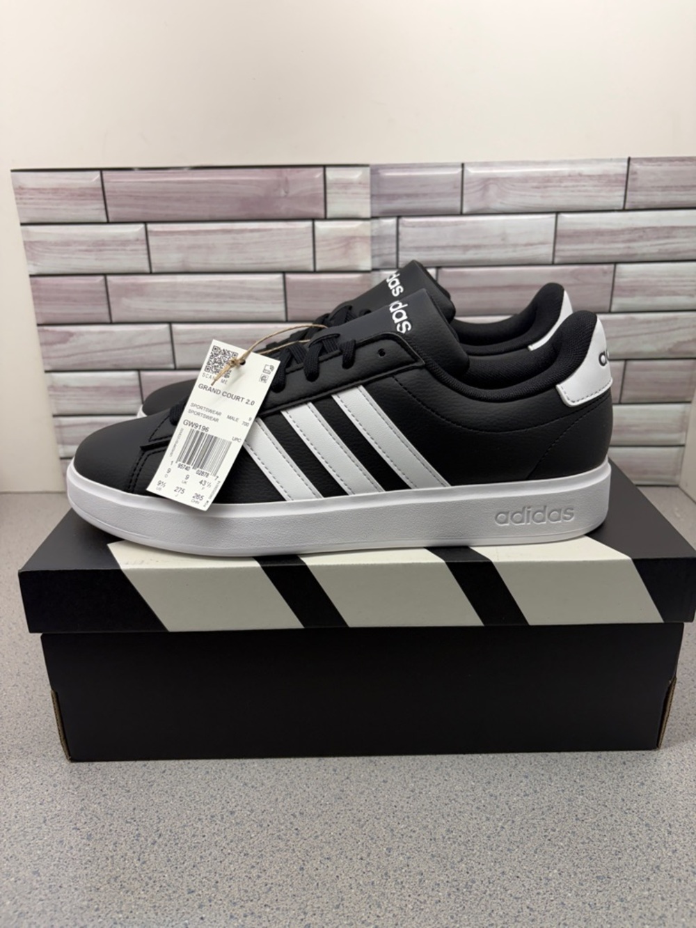 New Adidas Grand Court 2.0 withCloudfoam Comfort Men’s size 9.5 Blk/Wht #GW9196